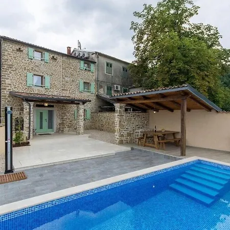 Kiara Villa